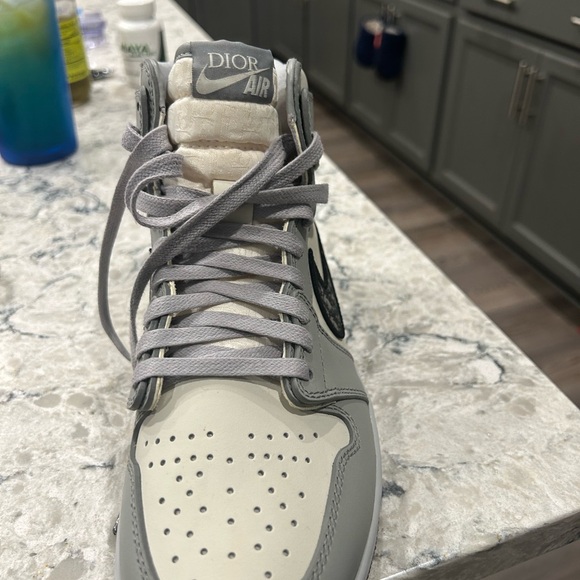 Basically New AIR DIOR SIZE 7.5, with original box and dusters and charms. - Picture 2 of 6